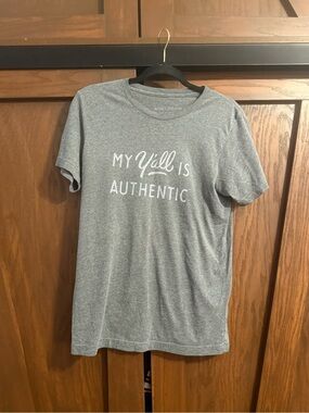 Home State Shirts Gray "My Y’all Is Authentic" Graphic Crew Neck Tee M
